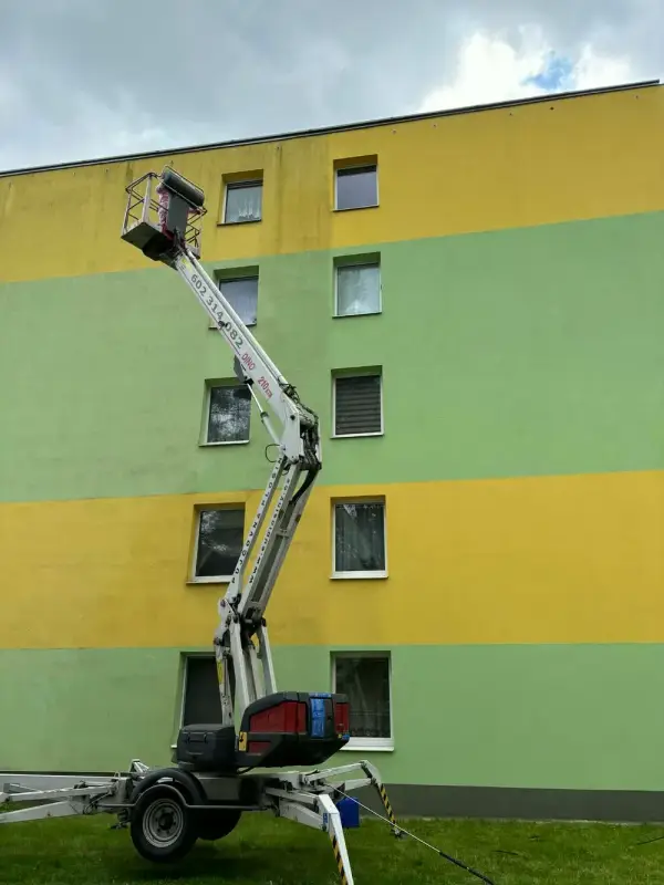 Další srovnání fasády před a po